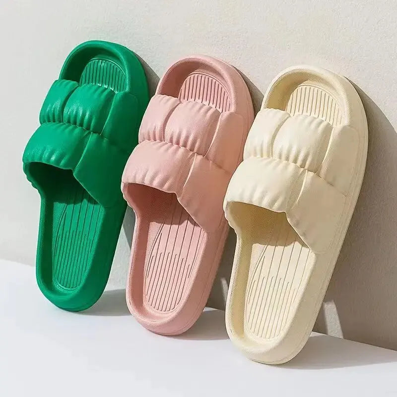 Chinelo Nuvem Antiderrapante – Conforto para Casa e Banho