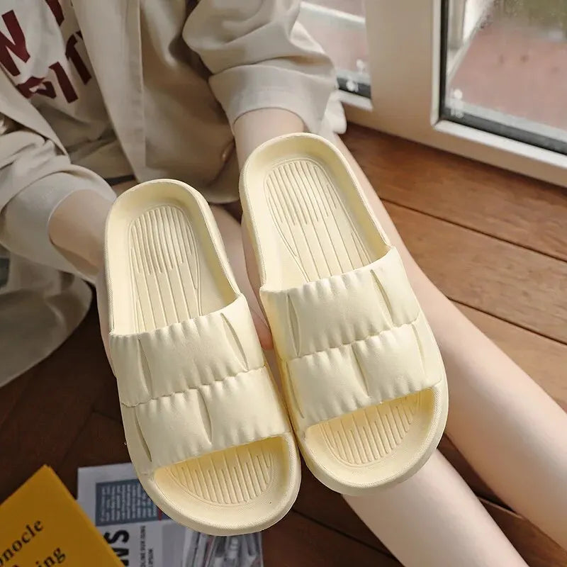 Chinelo Nuvem Antiderrapante – Conforto para Casa e Banho